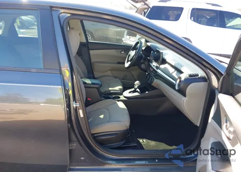 2021 Kia Forte Lxs z USA, uszkodzony, nr VIN 3KPF24AD1ME356886